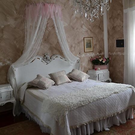 Le Bouganville Apartment Desenzano del Garda Oda fotoğraf