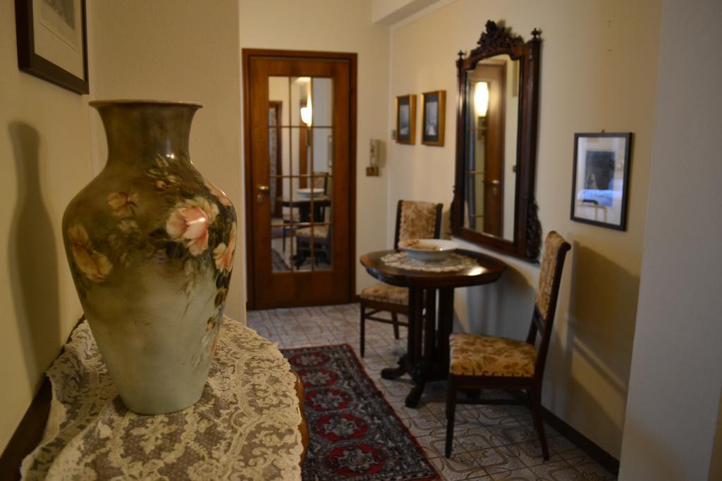 Le Bouganville Apartment Desenzano del Garda Oda fotoğraf